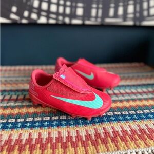 Nike Unisex Cleats - Velcro Closure - sz little kid 9